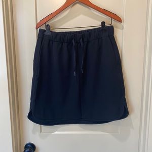 Black lululemon skirt size 10